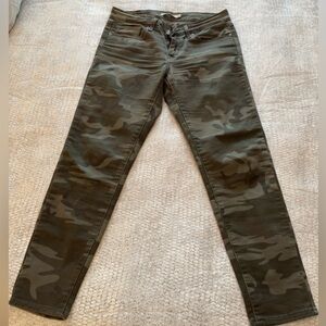 Levi’s skinny jeans - Camo - Size 27 - low waisted